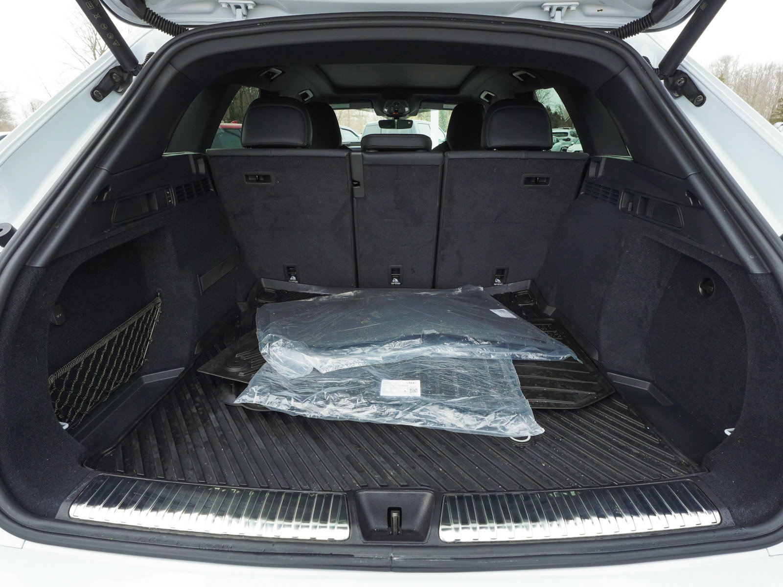 Used 2025 Audi SQ5 Premium Plus w/ Premium Plus Package image 46