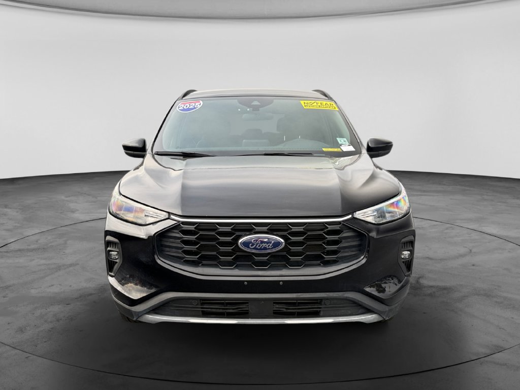 Used 2025 Ford Escape ST-Line Select AWD/4WD image 3