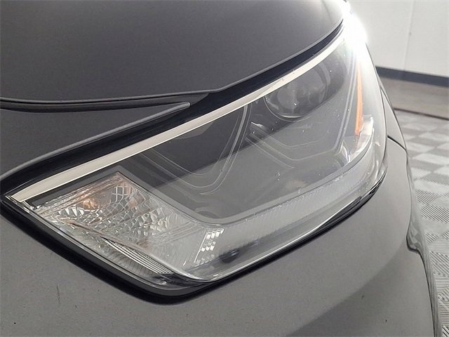 Used 2023 Toyota Highlander L image 13