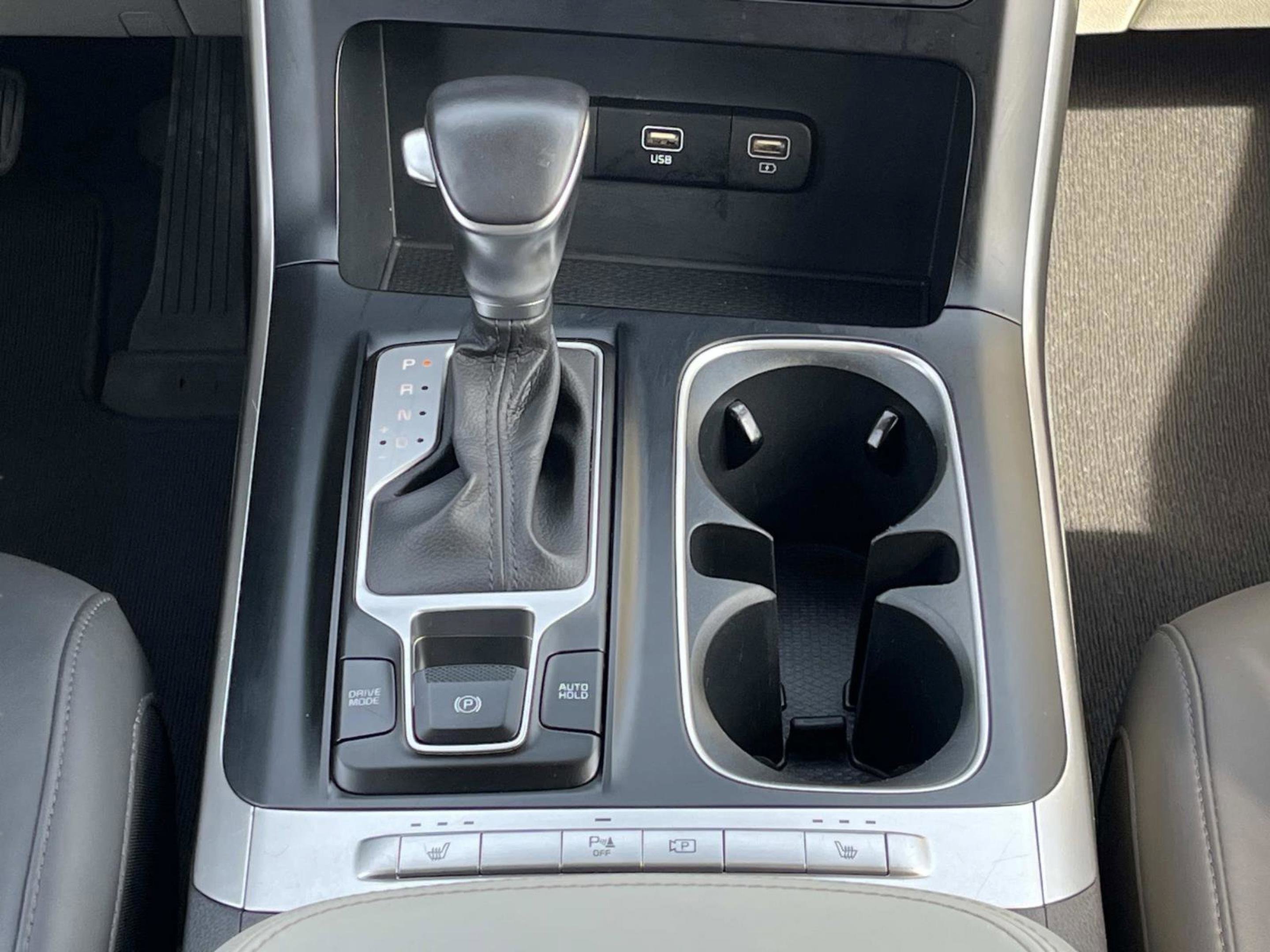 Used 2024 Kia Carnival LX image 15