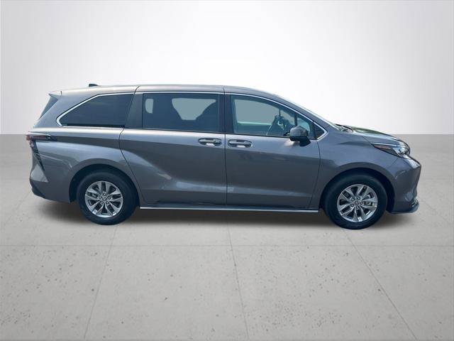 Certified 2024 Toyota Sienna LE FWD image 7
