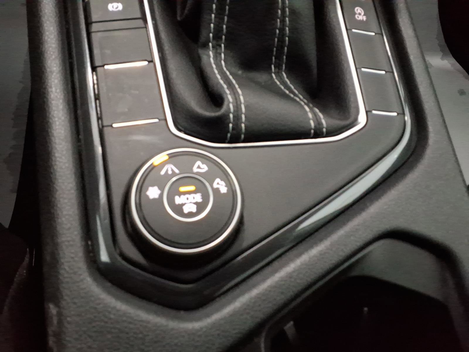 Used 2022 Volkswagen Tiguan SE AWD/4WD image 23