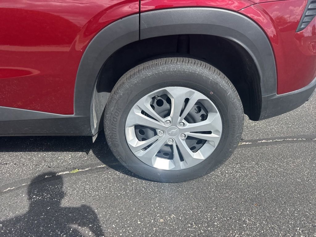 Used 2025 Chevrolet Trax LS image 8
