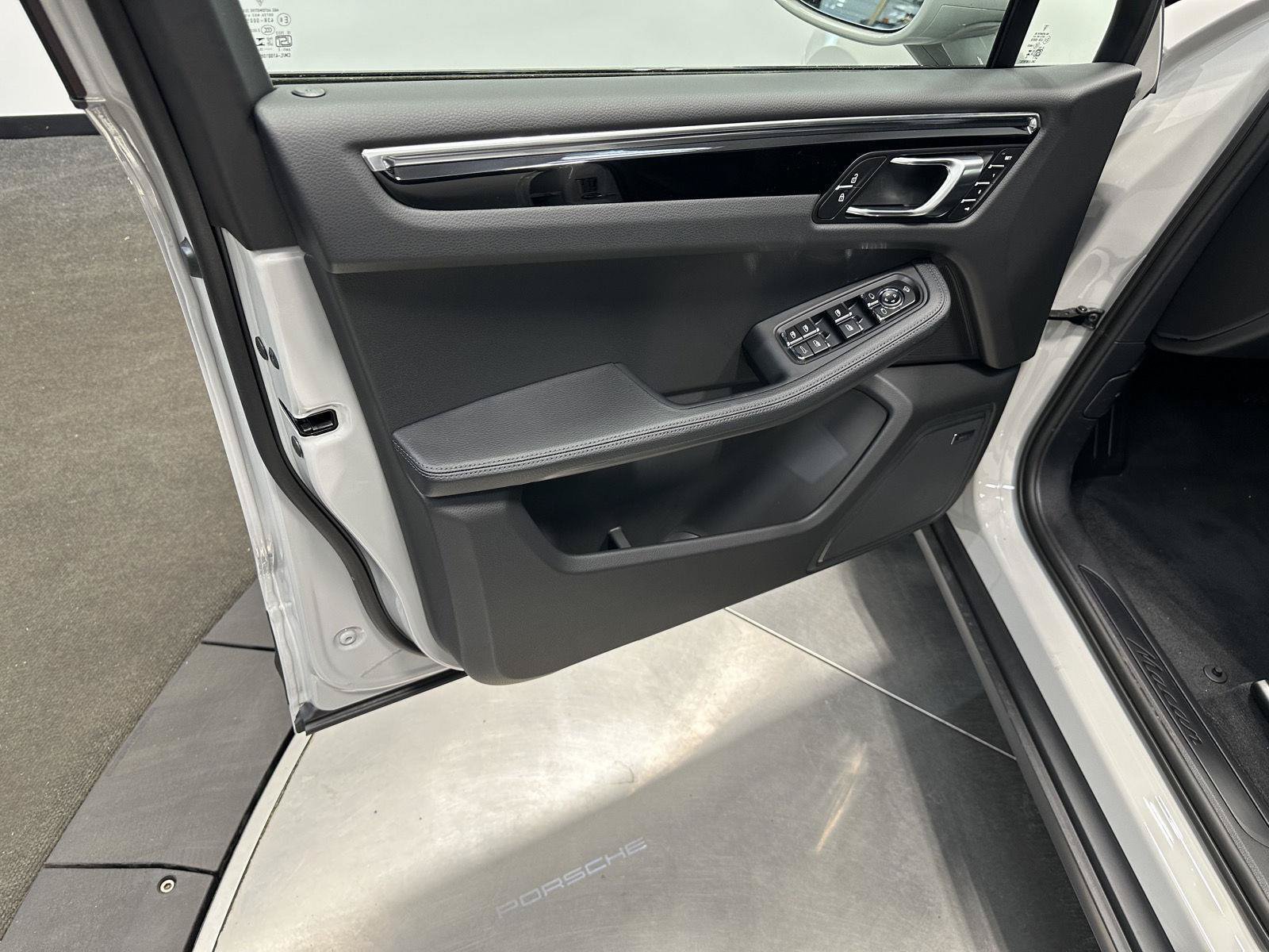 New 2026 Porsche Macan AWD/4WD image 15