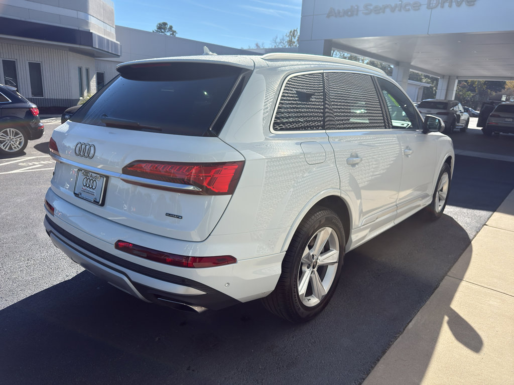 Used 2025 Audi Q7 Premium w/ Convenience Package image 5