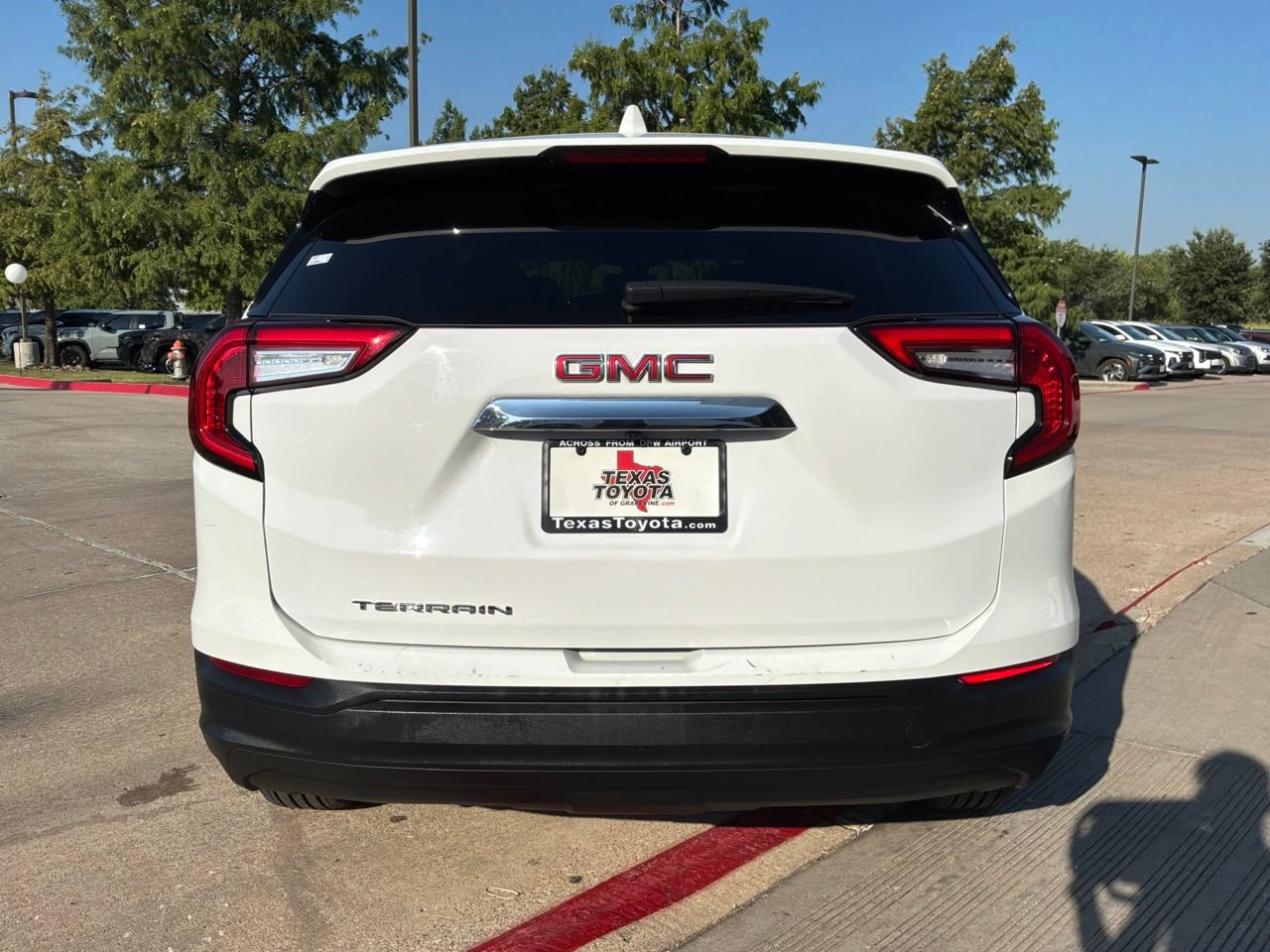 Used 2024 GMC Terrain SLE FWD image 7