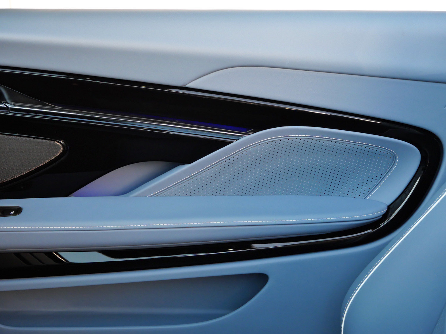 New 2026 Aston Martin DB12 Convertible RWD image 21