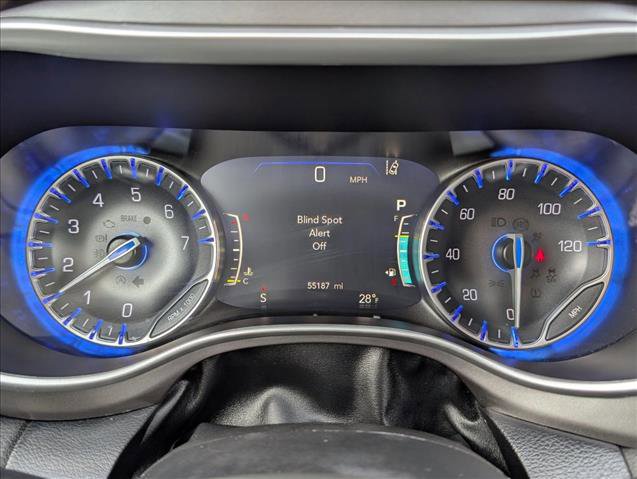 Used 2024 Chrysler Pacifica Touring-L image 11