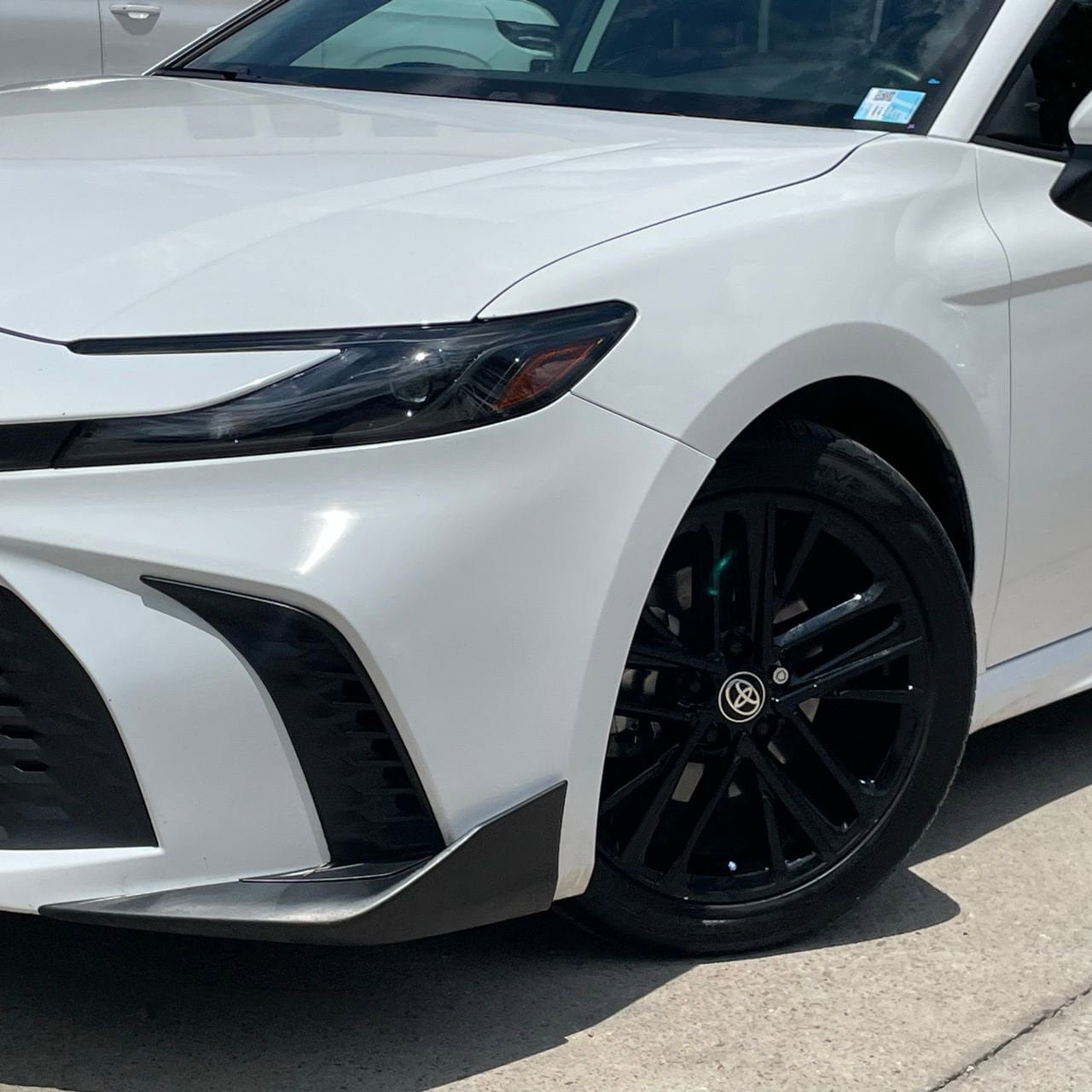 Used 2025 Toyota Camry SE FWD image 9
