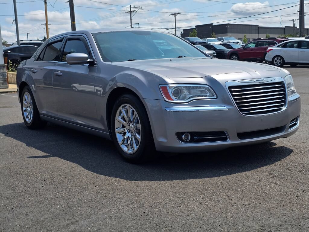 Used 2013 Chrysler 300 Touring w/ Driver Convenience Group RWD image 4