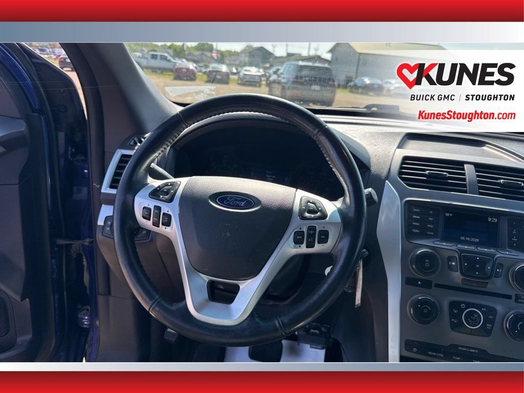 Used 2015 Ford Explorer XLT AWD/4WD image 40