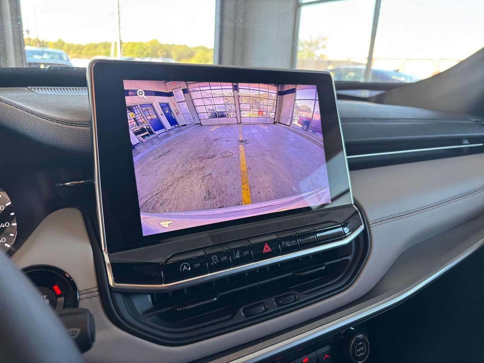 Used 2025 Jeep Compass Limited image 17