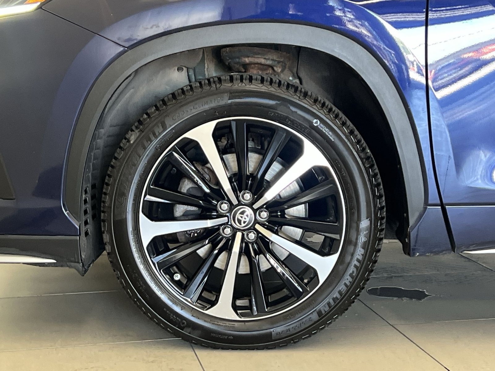 Used 2021 Toyota Highlander XSE AWD/4WD image 11