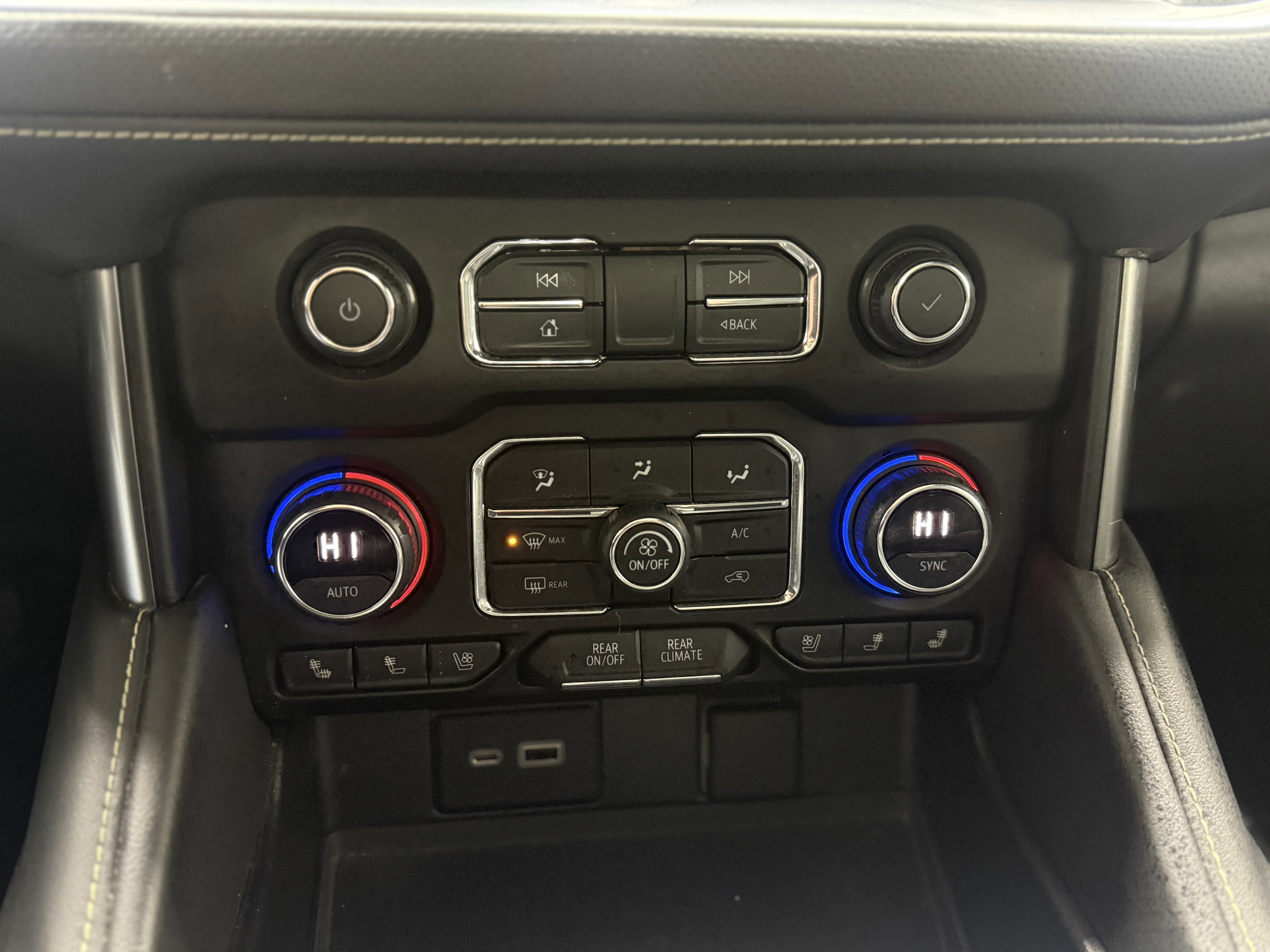 Used 2021 Chevrolet Suburban Premier w/ Premium Package image 23