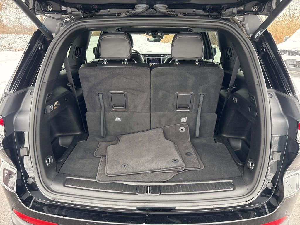 Used 2023 Jeep Grand Cherokee L Laredo image 32