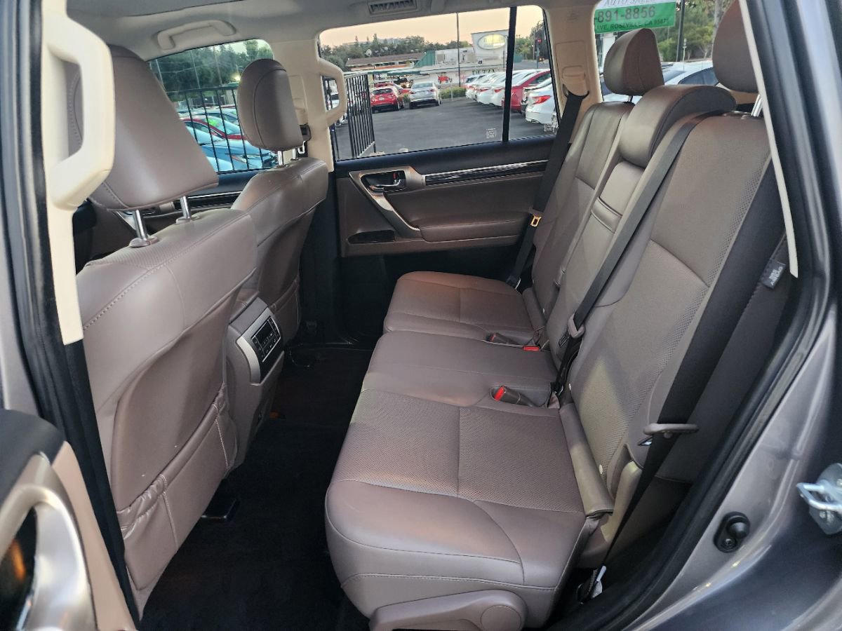 Used 2021 Lexus GX 460 Premium w/ Premium Package image 9