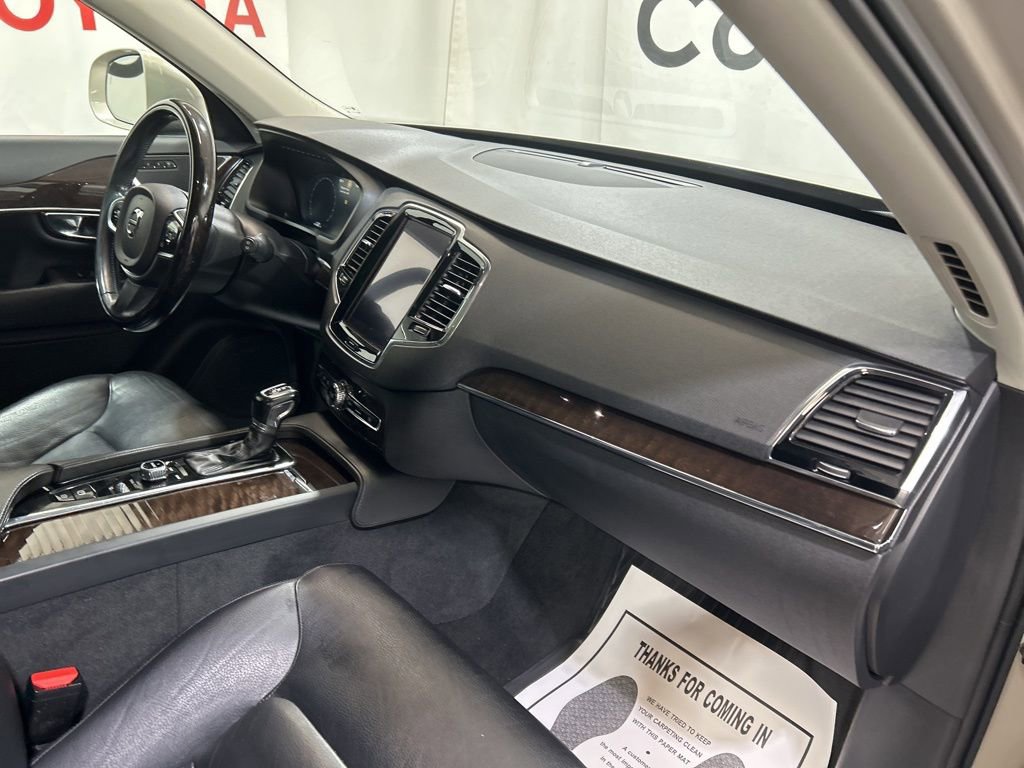 Used 2016 Volvo XC90 T6 Momentum image 11