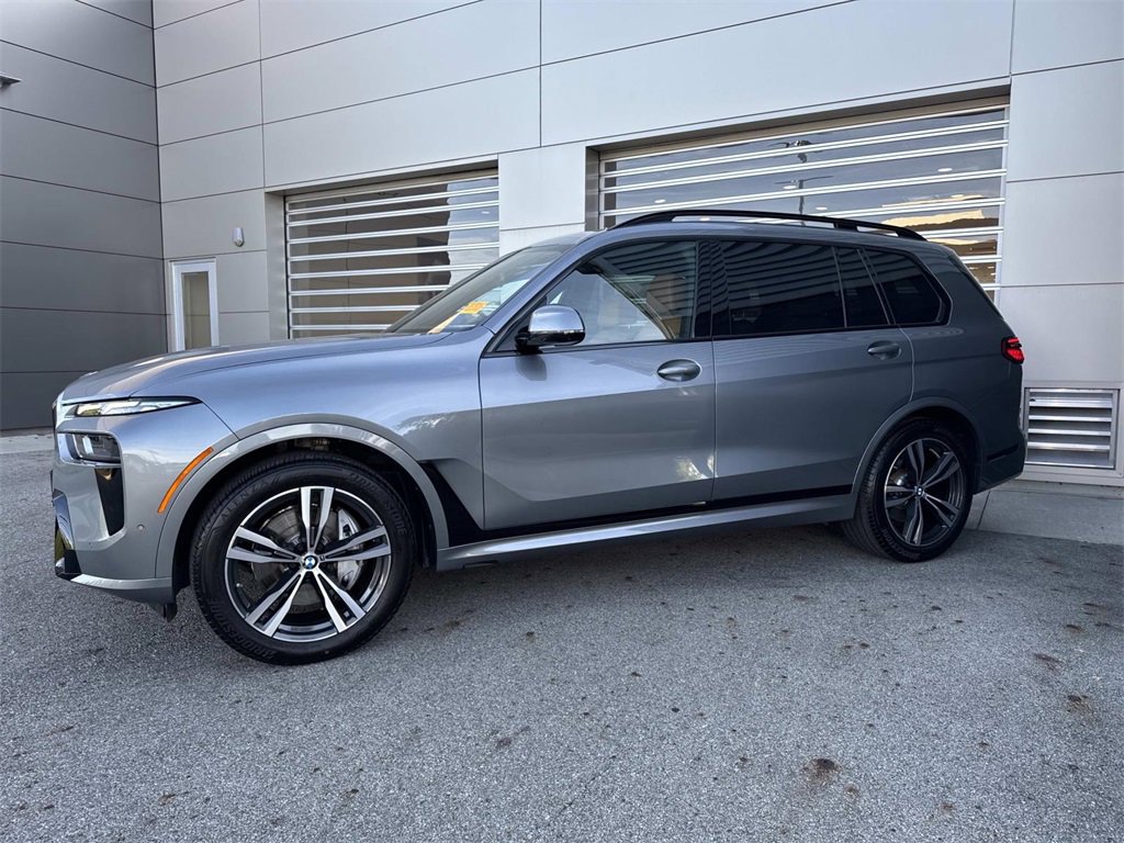 Used 2025 BMW X7 xDrive40i w/ M Sport Package image 3