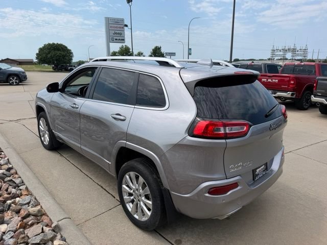 Used 2016 Jeep Cherokee Overland AWD/4WD image 8