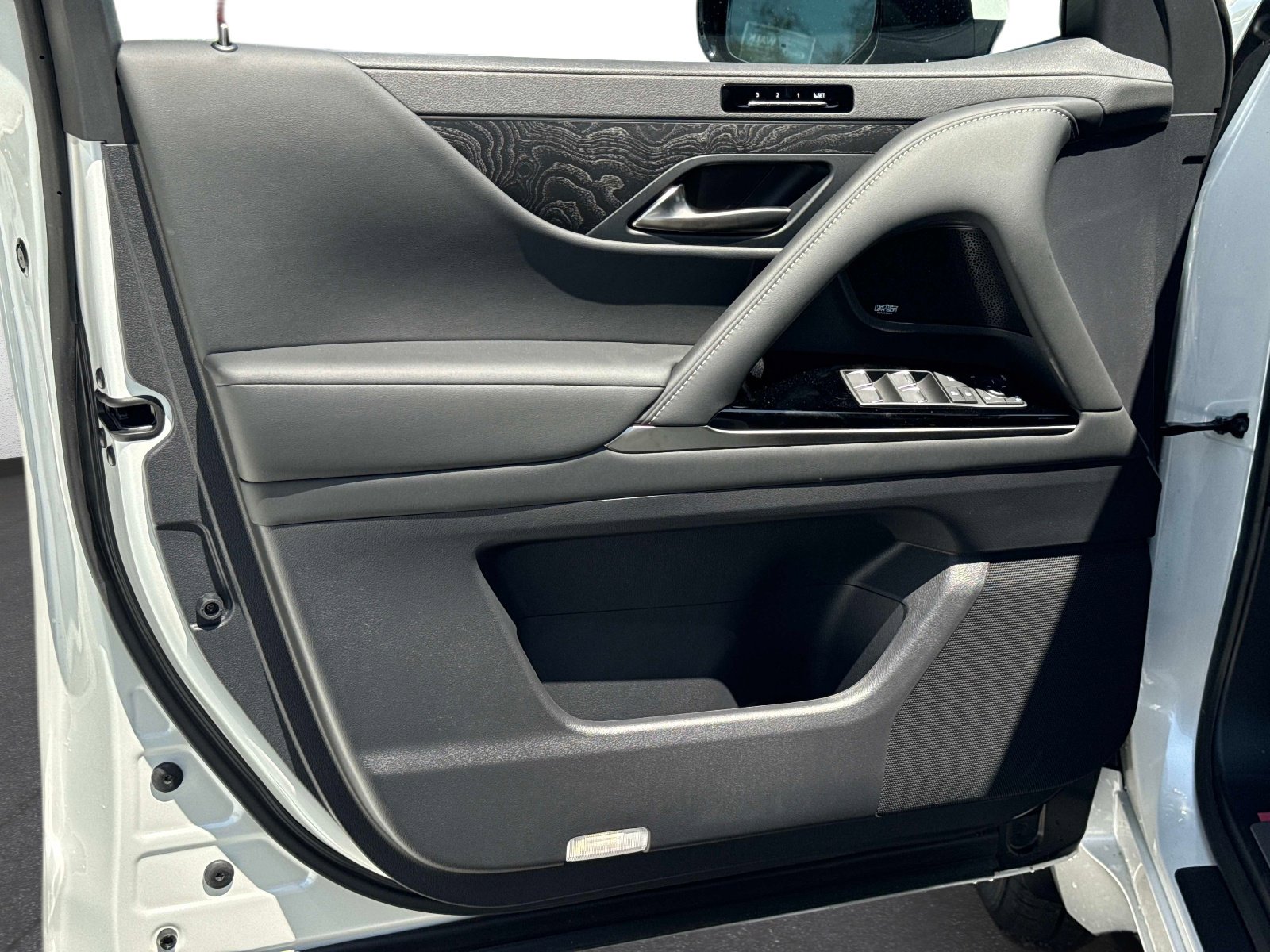 New 2026 Lexus LX 700h Luxury AWD/4WD image 19