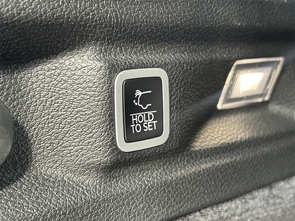 Used 2024 Jeep Grand Cherokee L Summit image 15