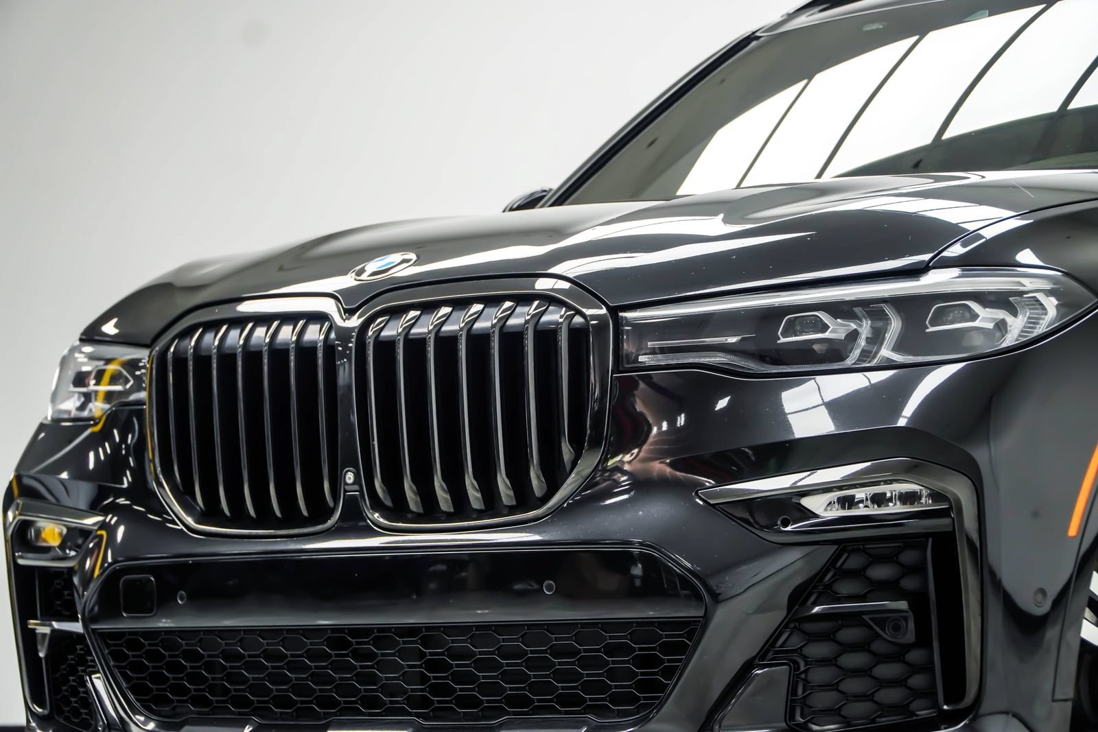 Used 2020 BMW X7 xDrive40i w/ M Sport Package AWD/4WD image 2
