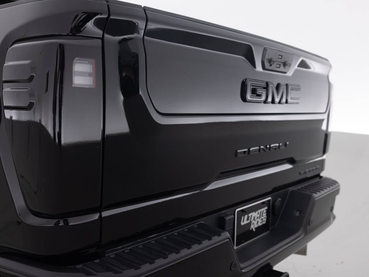 Used 2025 GMC Sierra 2500 Denali w/ Denali Reserve Package AWD/4WD image 16