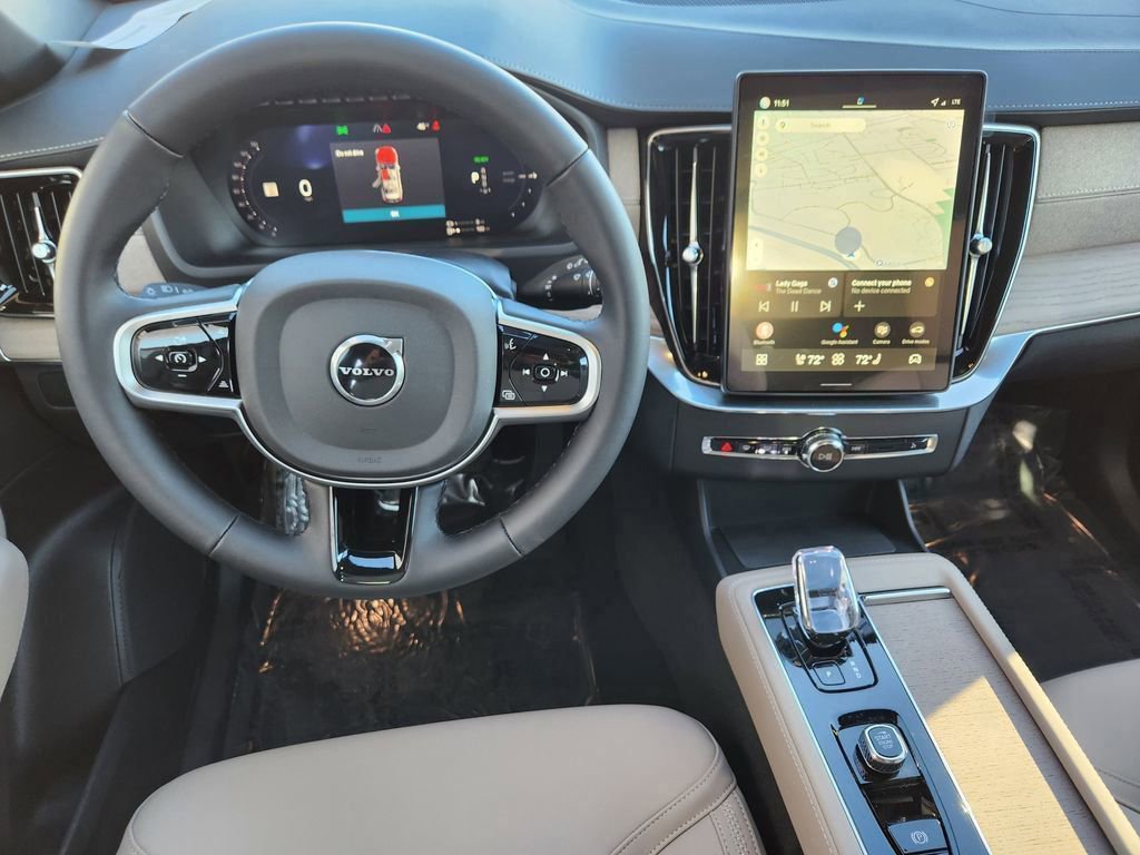 New 2026 Volvo XC90 T8 Plus w/ Protection Package Premier image 2