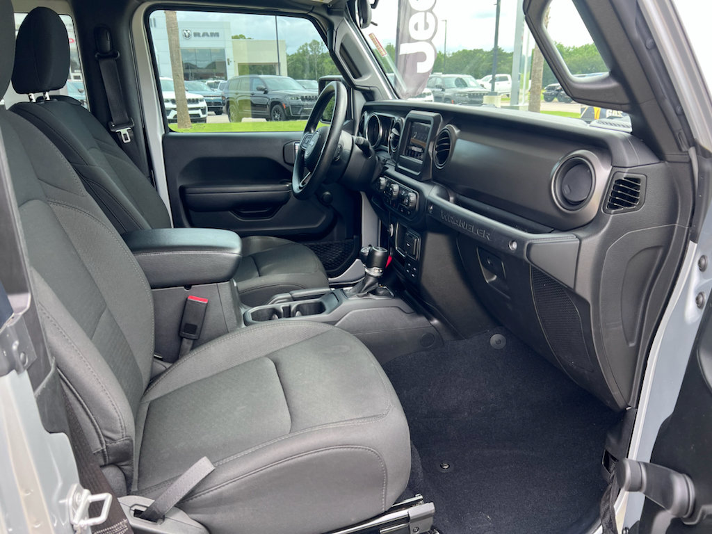 Used 2022 Jeep Wrangler Sport AWD/4WD image 13