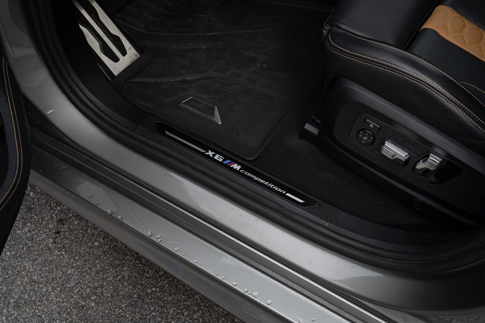 Used 2022 BMW X6 M w/ Competition Package image 36