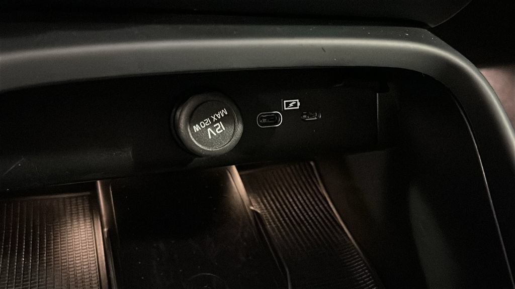 Certified 2023 Volvo XC40 Recharge Plus w/ Protection Package Premier AWD/4WD image 20