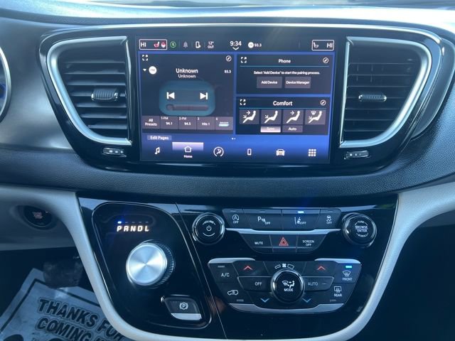 Used 2024 Chrysler Pacifica Touring-L FWD image 22