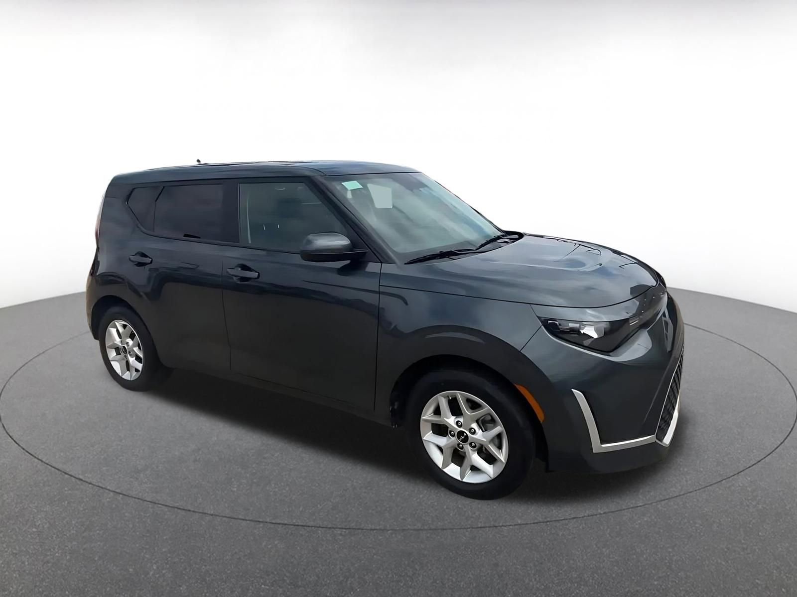 Used 2025 Kia Soul LX w/ LX Technology Package FWD image 2