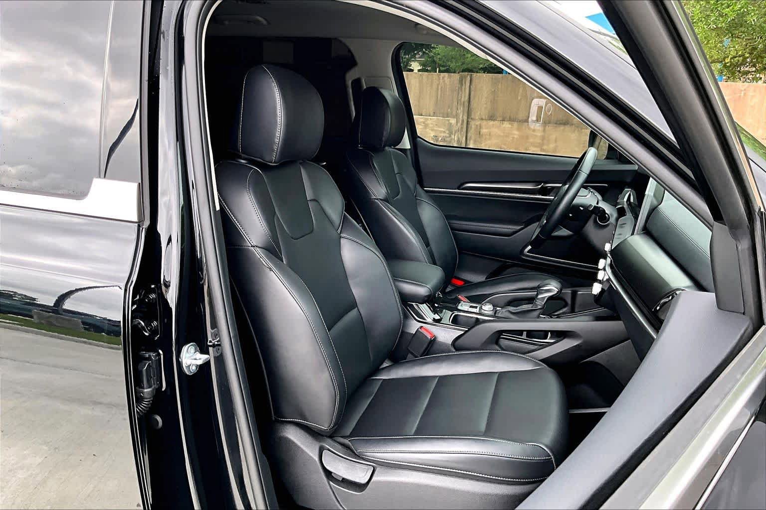 Used 2025 Kia Telluride LX image 9