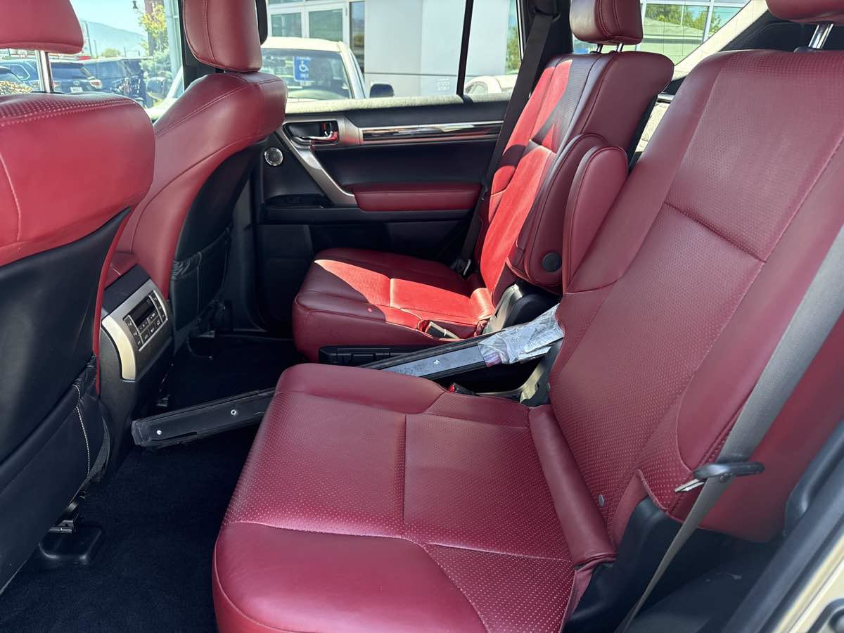 Used 2020 Lexus GX 460 Luxury w/ Luxury Sport Package AWD/4WD image 16