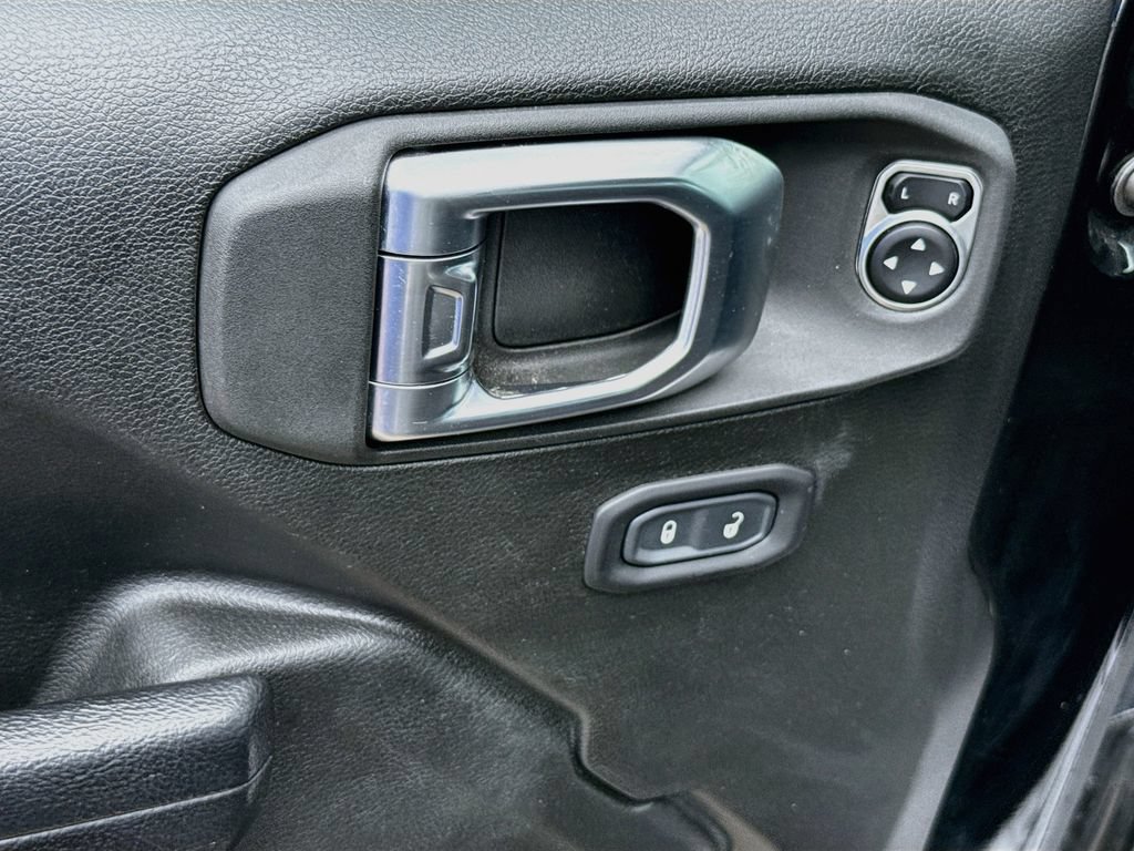 Used 2023 Jeep Wrangler Unlimited Rubicon 4xe w/ Cold Weather Group AWD/4WD image 19