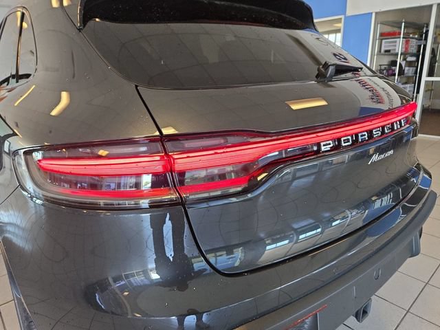 Used 2025 Porsche Macan AWD/4WD image 30