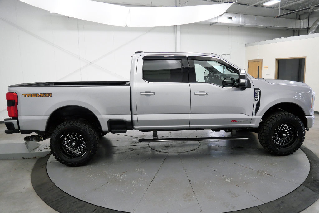 Used 2023 Ford F250 Platinum w/ Tremor Off-Road Package AWD/4WD image 9