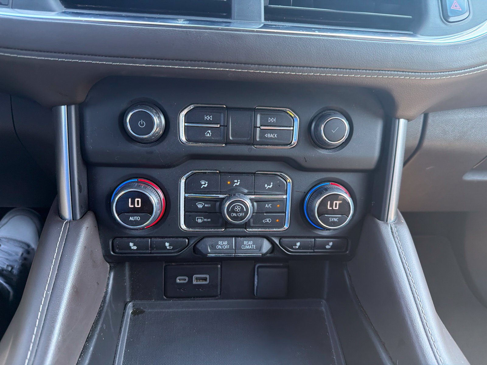 Used 2024 Chevrolet Tahoe LT AWD/4WD image 15