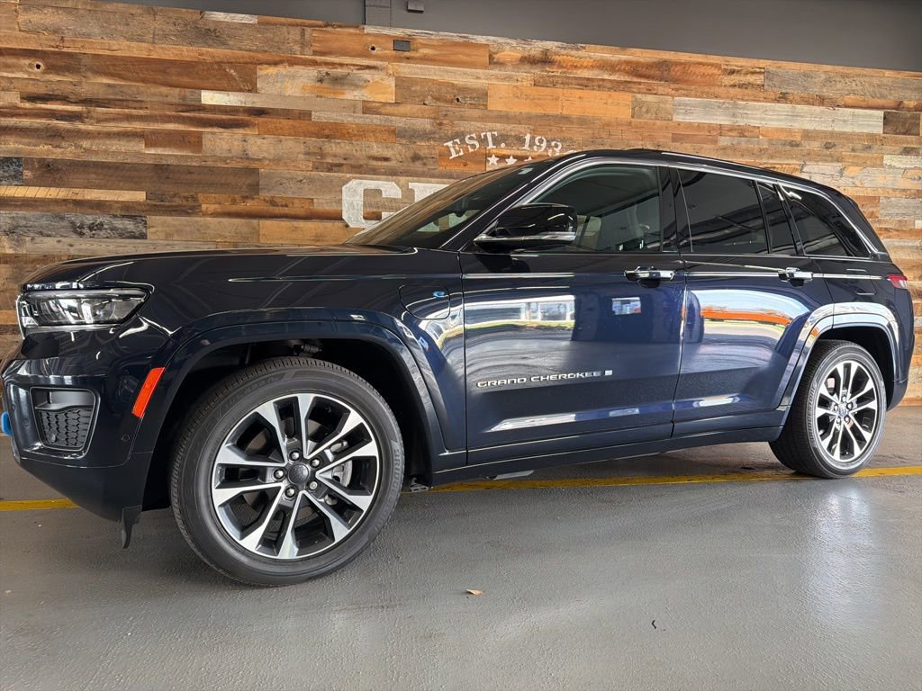 Used 2022 Jeep Grand Cherokee Overland w/ Luxury Tech Group IV image 13