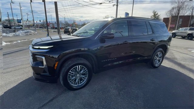 Used 2025 Chevrolet Traverse LT image 6
