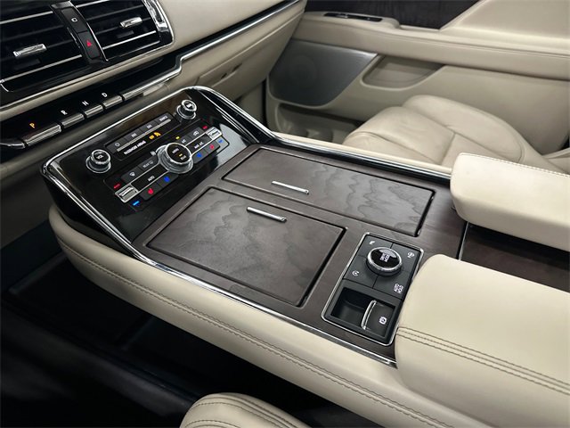 Used 2021 Lincoln Navigator Reserve w/ Luxury Package image 35