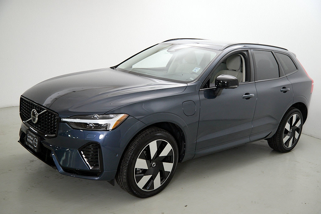 Certified 2025 Volvo XC60 T8 Plus w/ Protection Package Premier AWD/4WD image 6
