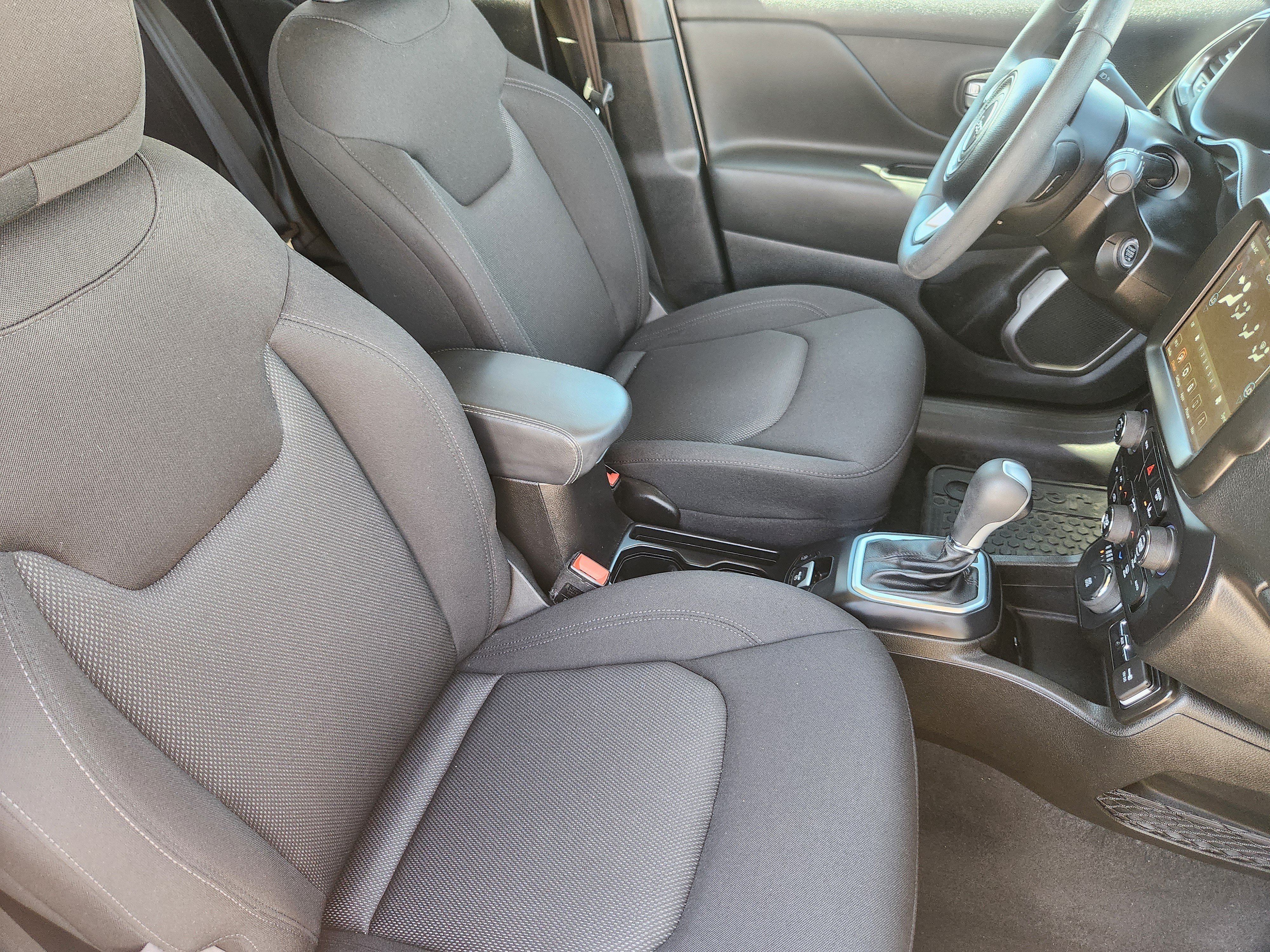 Used 2023 Jeep Renegade Latitude AWD/4WD image 10