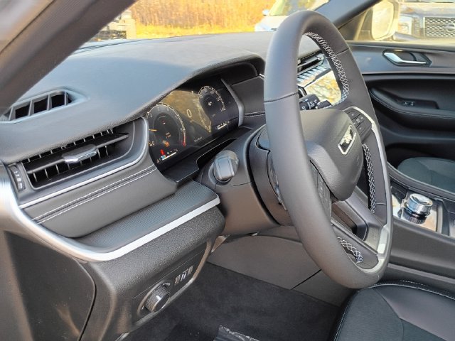 New 2027 Jeep Grand Cherokee Laredo X AWD/4WD image 11