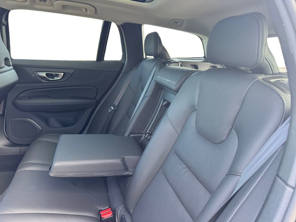 Certified 2025 Volvo V60 B5 Cross Country Plus image 22