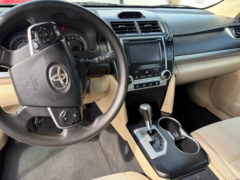 Used 2014 Toyota Camry LE FWD image 11