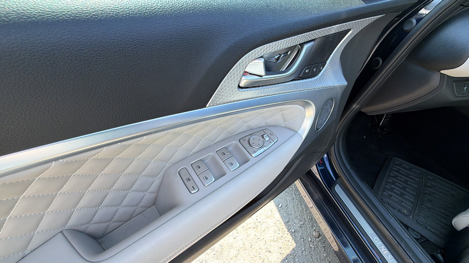 Used 2023 Genesis G70 3.3T w/ Sport Prestige Package RWD image 15