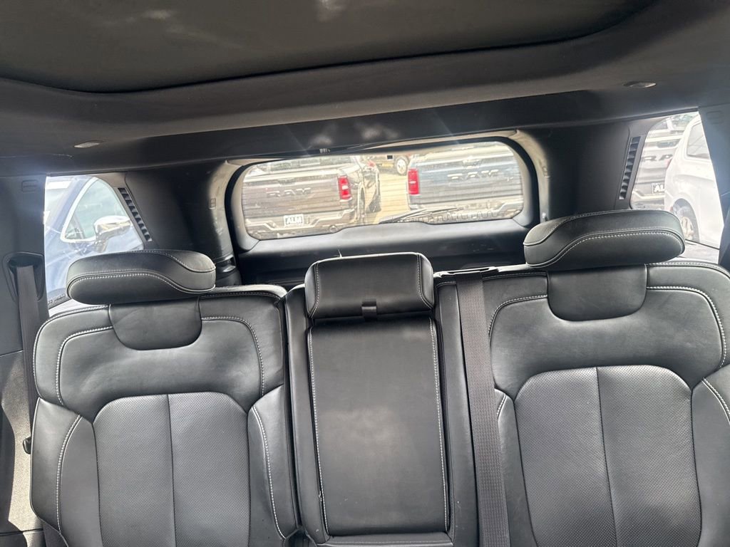 Used 2023 Jeep Grand Cherokee Overland w/ Luxury Tech Group IV image 23