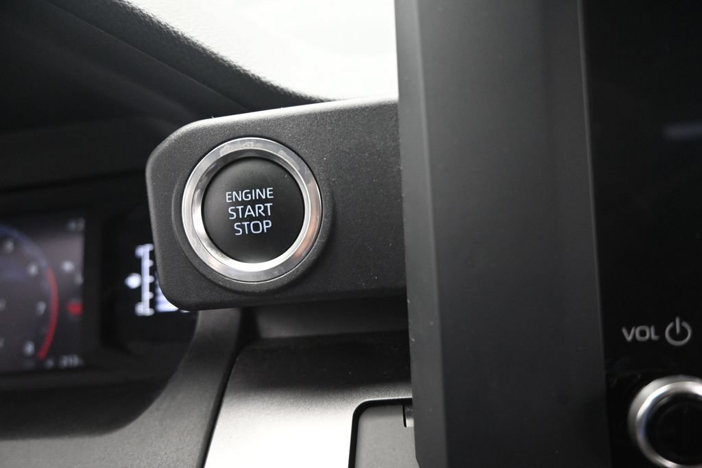 Used 2025 Toyota 4Runner SR5 AWD/4WD image 21